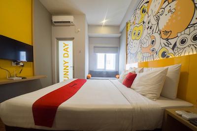 RedDoorz Apartment near Bundaran Satelit Surabaya