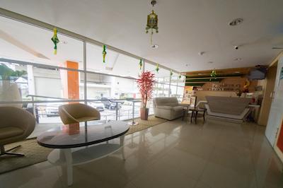 RedDoorz Apartment near Bundaran Satelit Surabaya