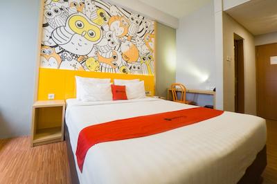 RedDoorz Apartment near Bundaran Satelit Surabaya