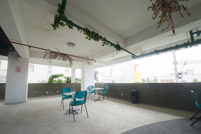 RedDoorz Apartment near Bundaran Satelit Surabaya