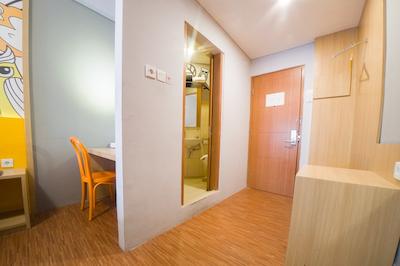 RedDoorz Apartment near Bundaran Satelit Surabaya