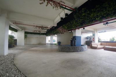 RedDoorz Apartment near Bundaran Satelit Surabaya