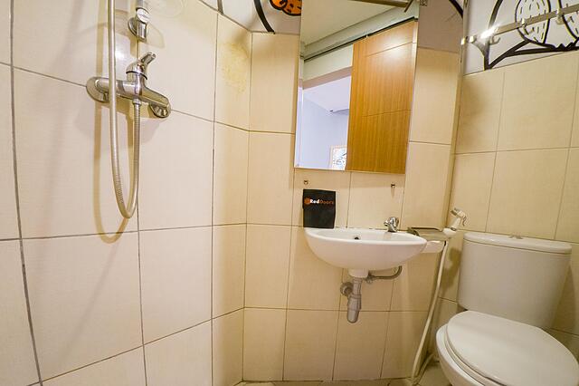 RedDoorz Apartment near Bundaran Satelit Surabaya