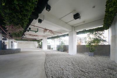 RedDoorz Apartment near Bundaran Satelit Surabaya