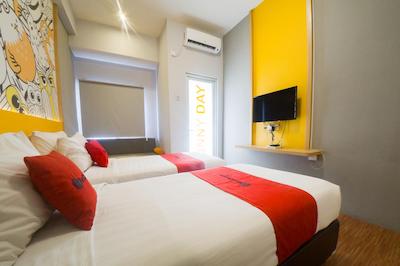 RedDoorz Apartment near Bundaran Satelit Surabaya