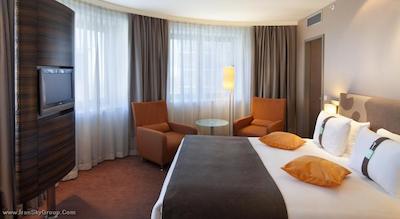 هالیدی این الماتی