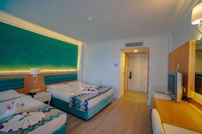 فان سان لایف سیدکس بارباروس پاشاس بیچ ساید