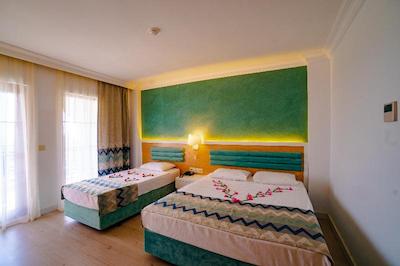 فان سان لایف سیدکس بارباروس پاشاس بیچ ساید