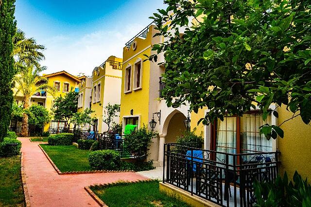 فان سان لایف سیدکس بارباروس پاشاس بیچ ساید