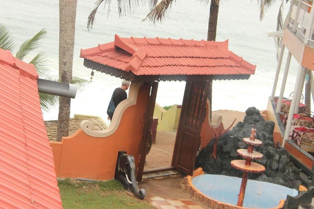 WOODHOUSE BEACH RESORT