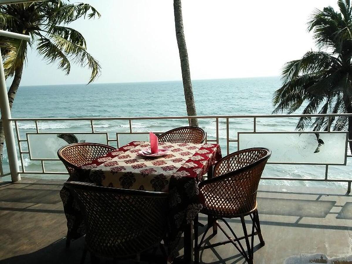 WOODHOUSE BEACH RESORT