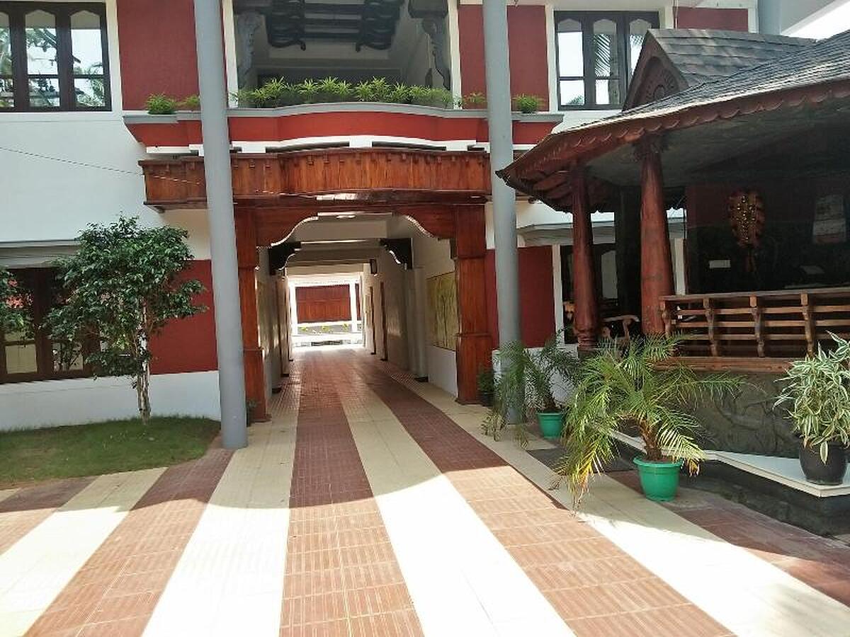 WOODHOUSE BEACH RESORT
