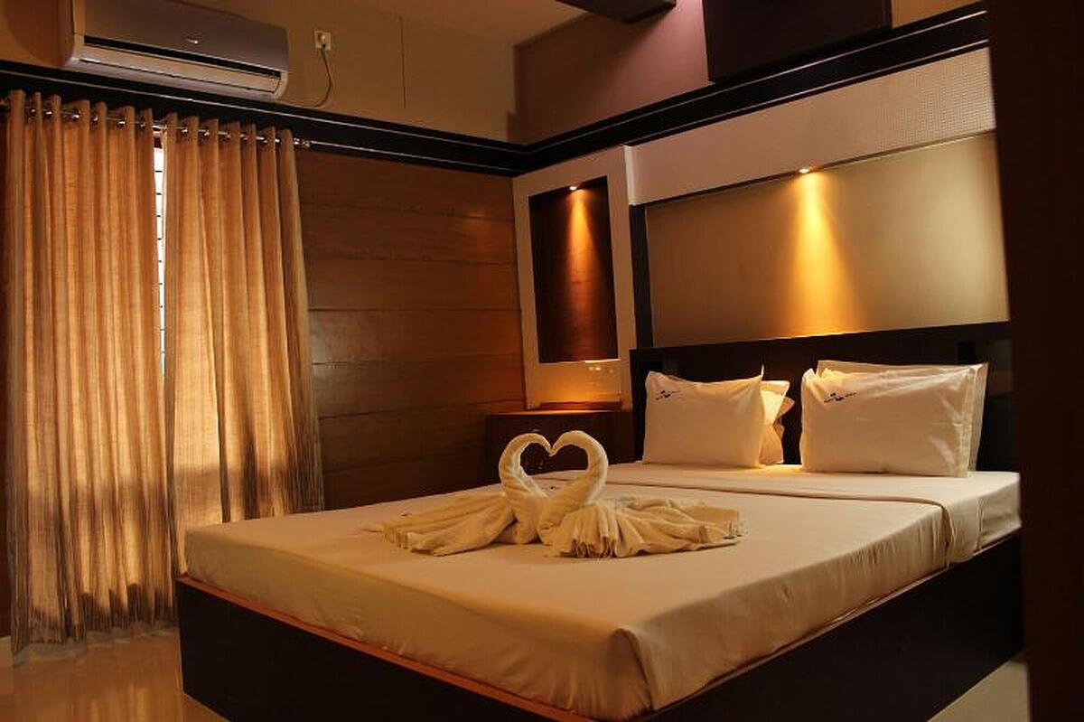 WOODHOUSE BEACH RESORT