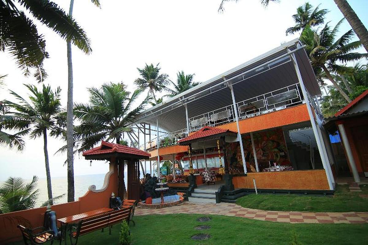 WOODHOUSE BEACH RESORT