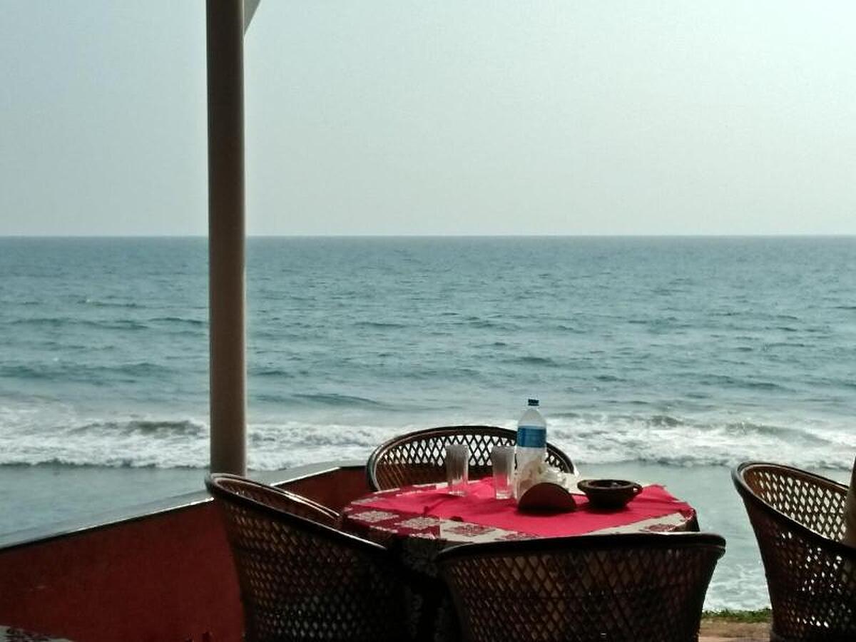 WOODHOUSE BEACH RESORT