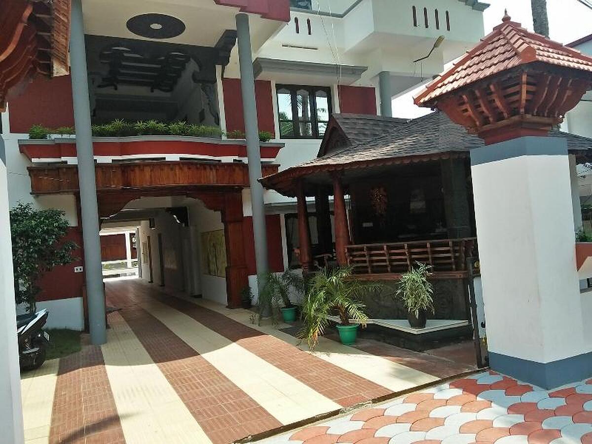 WOODHOUSE BEACH RESORT
