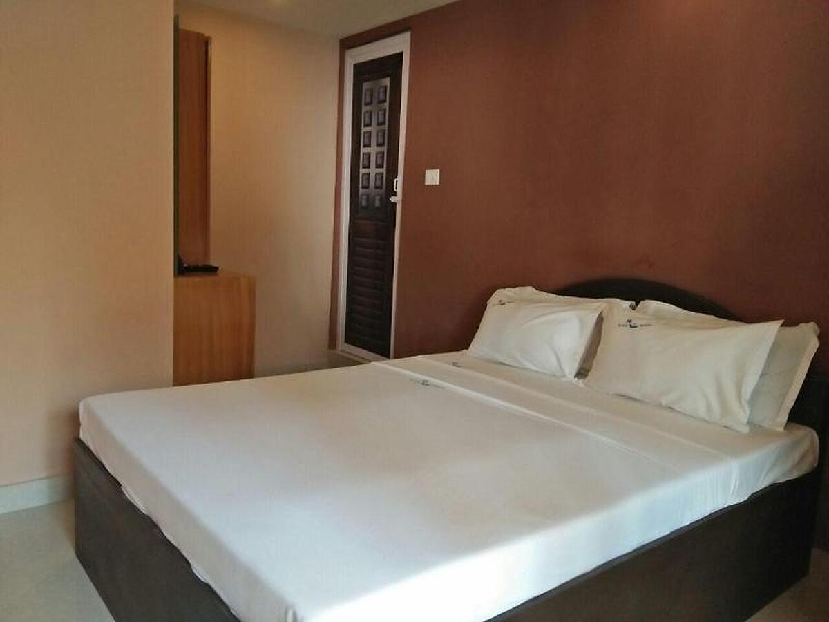 WOODHOUSE BEACH RESORT