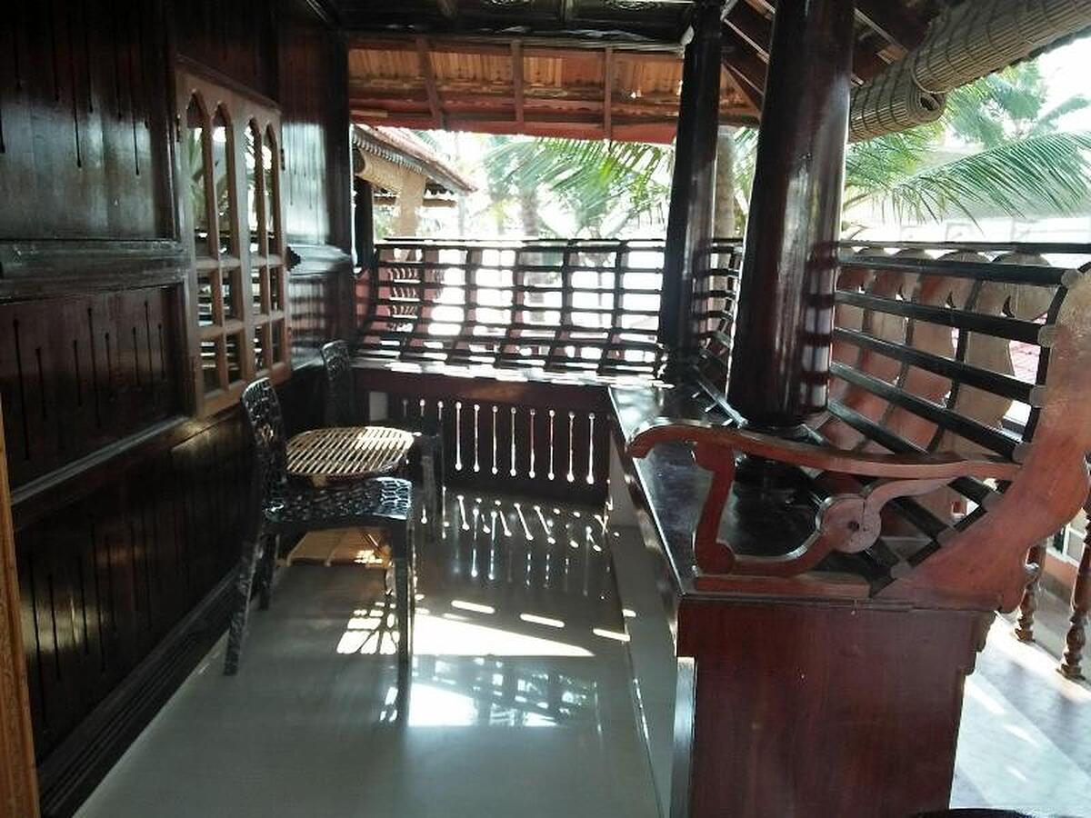 WOODHOUSE BEACH RESORT