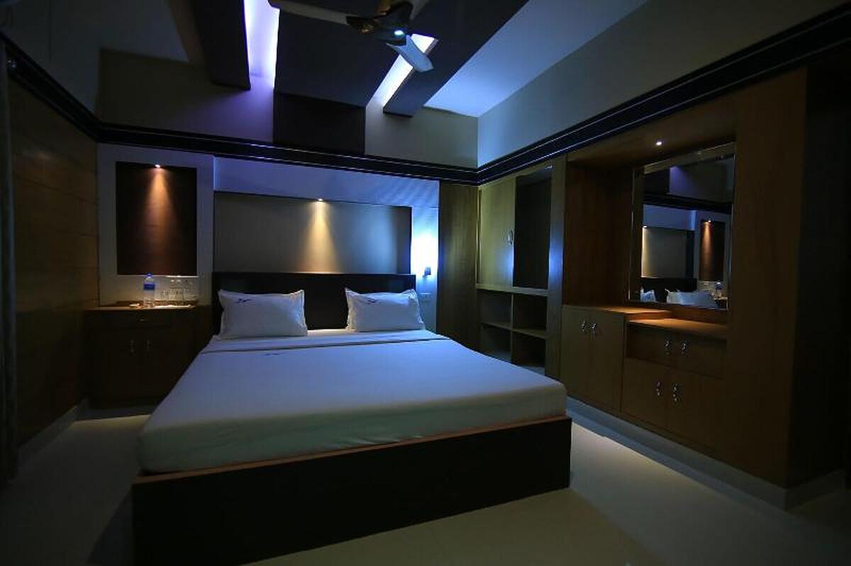 WOODHOUSE BEACH RESORT