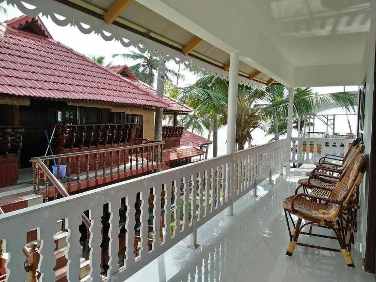 WOODHOUSE BEACH RESORT