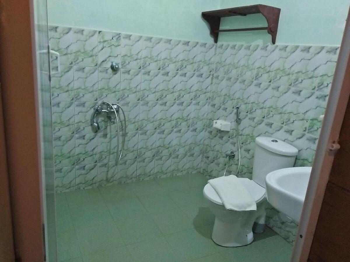 WOODHOUSE BEACH RESORT