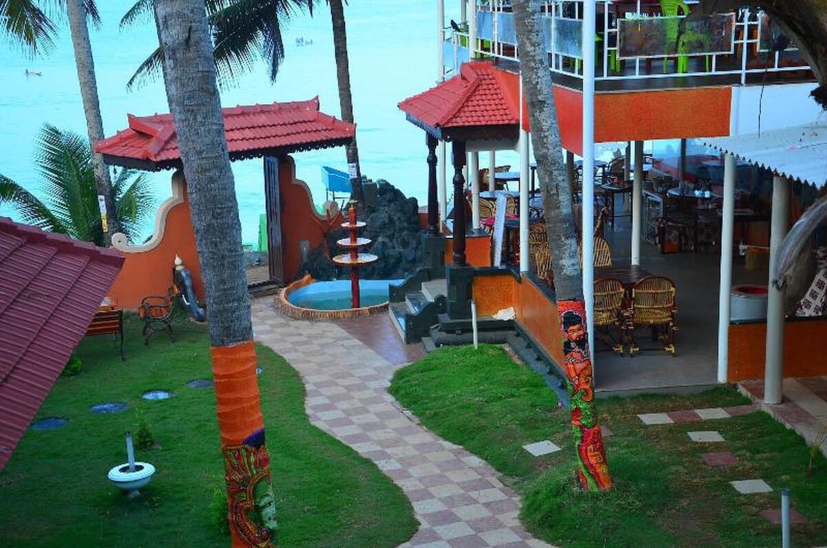 WOODHOUSE BEACH RESORT