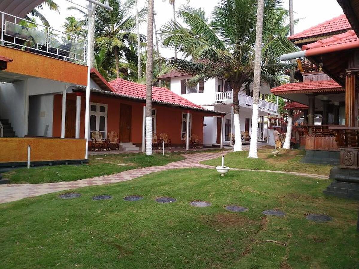 WOODHOUSE BEACH RESORT