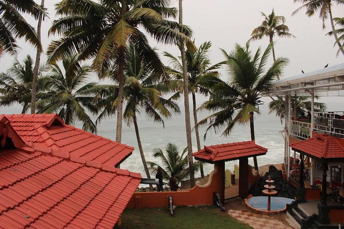 WOODHOUSE BEACH RESORT