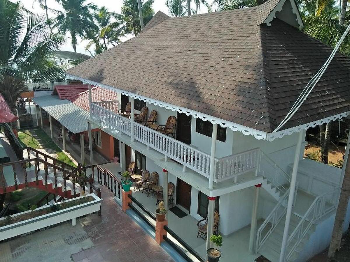 WOODHOUSE BEACH RESORT