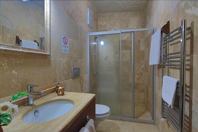 Jerveni Cave Hotel