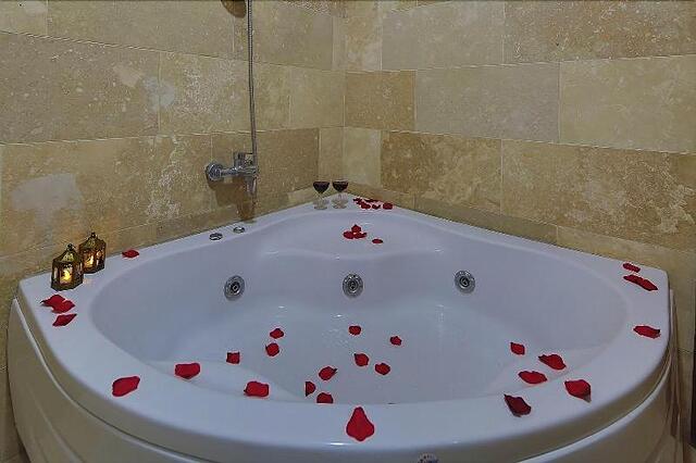 Jerveni Cave Hotel
