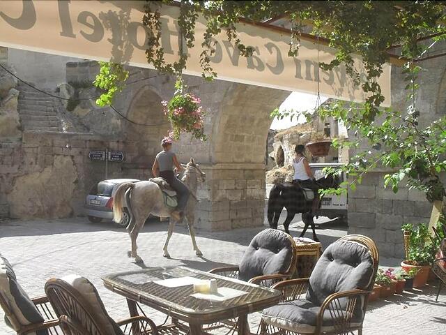 Jerveni Cave Hotel
