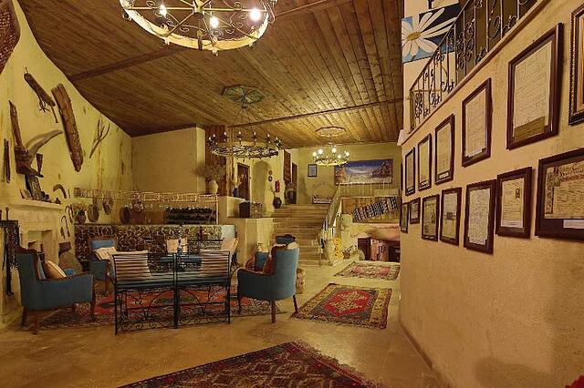 Jerveni Cave Hotel