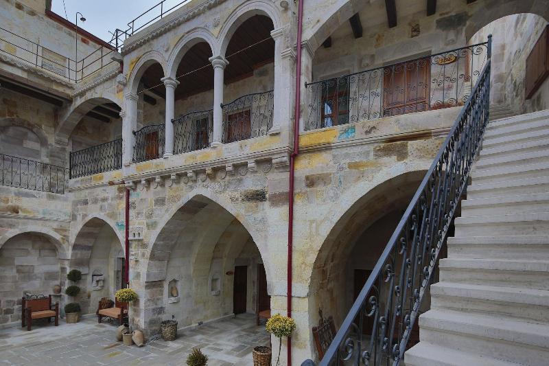 Aren Cave Hotel