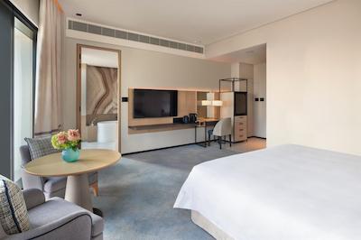 ادرس بیچ هتل ریزورت