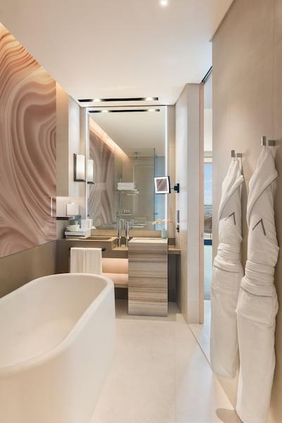 ادرس بیچ هتل ریزورت