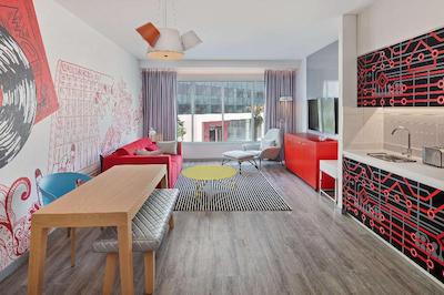 Radisson Red Dubai Silicon Oasis