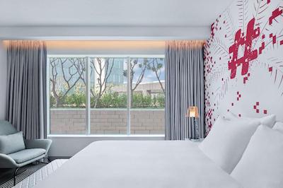 Radisson Red Dubai Silicon Oasis