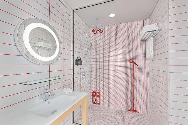 Radisson Red Dubai Silicon Oasis