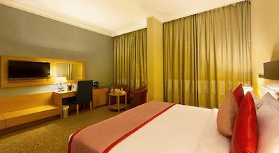 Sun & Sky Al Rigga Hotel