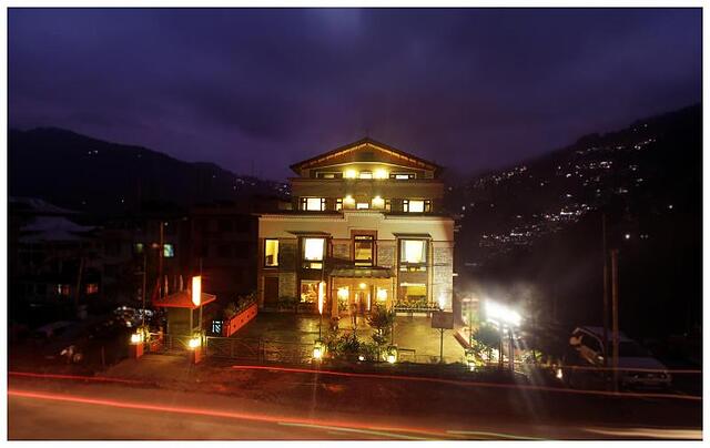 Hotel Suhim Portico