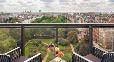 جمیرا کارلتون تاور