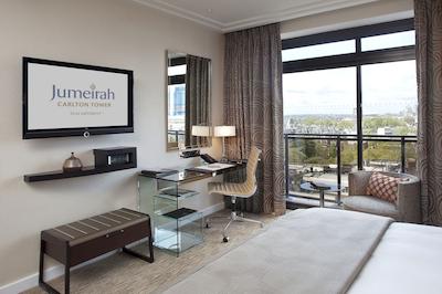 جمیرا کارلتون تاور