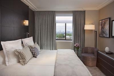 جمیرا کارلتون تاور