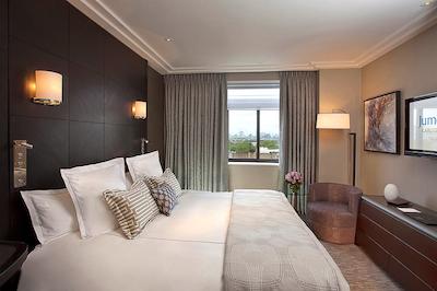 جمیرا کارلتون تاور