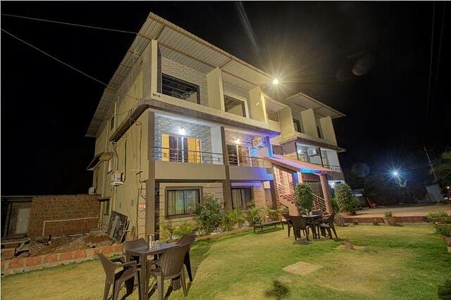 Hotel Paradise Inn