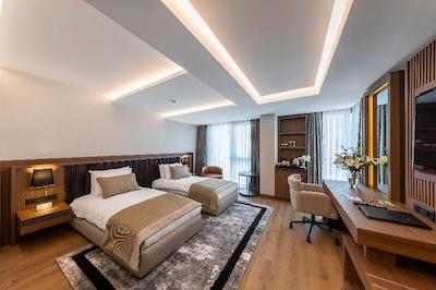 ویتال هتل فولیا