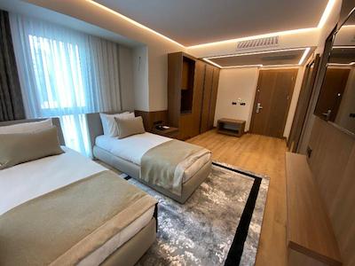 ویتال هتل فولیا