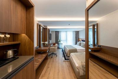 ویتال هتل فولیا