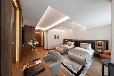 ویتال هتل فولیا